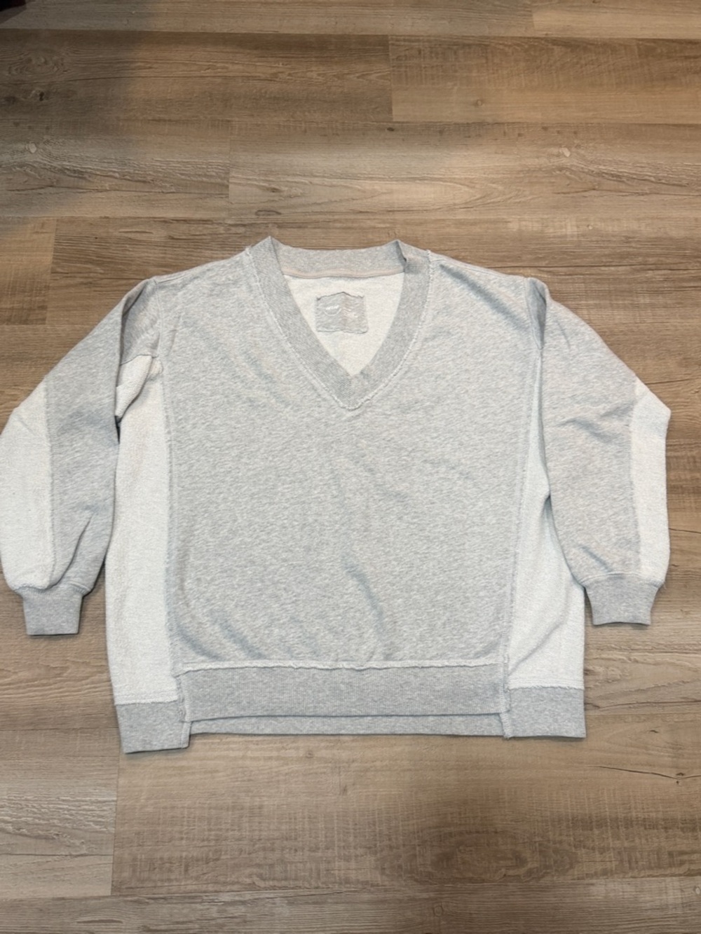 Aerie Women’s Light Gray V-Neck Sweatshirt Pullover, Size XXS